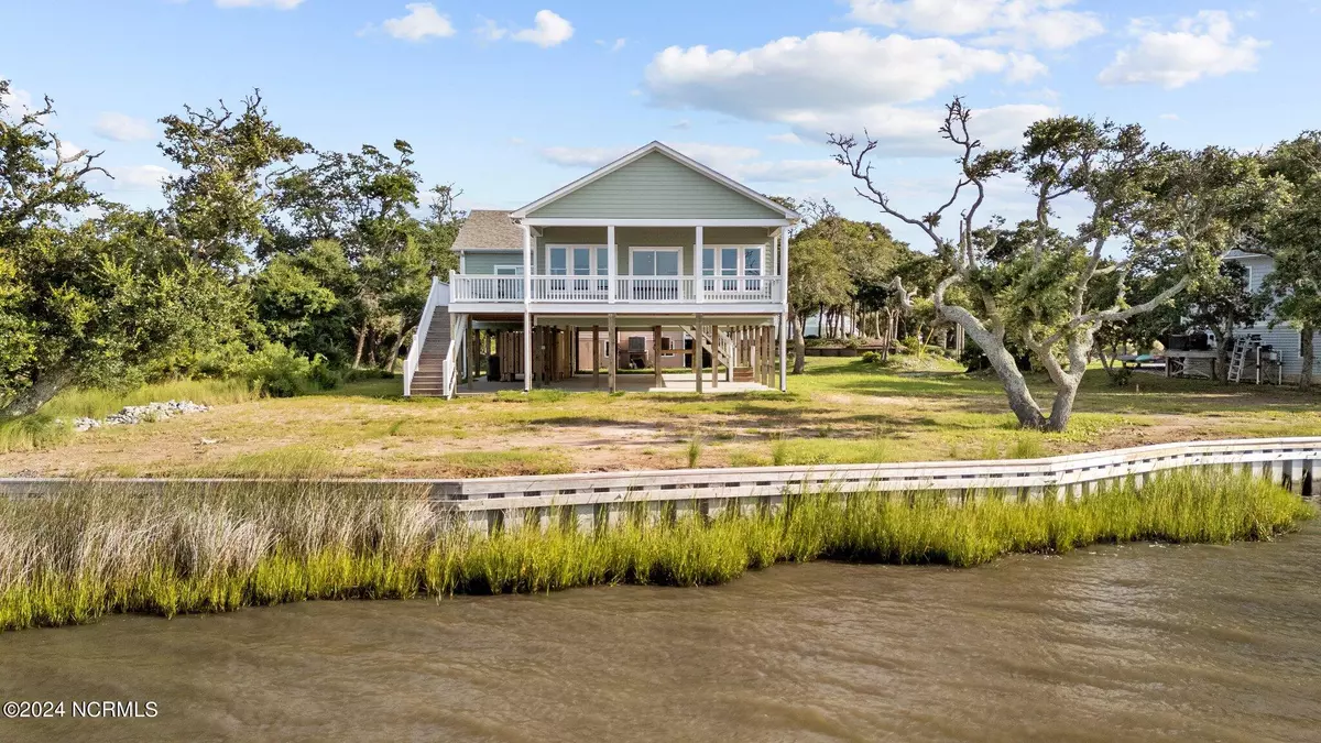 Emerald Isle, NC 28594,5005 Bogue Sound CT