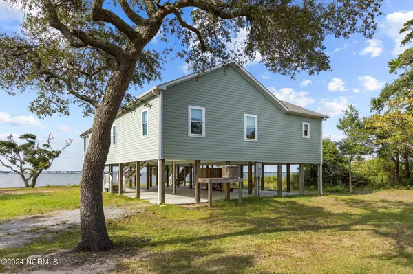 Emerald Isle, NC 28594,5005 Bogue Sound CT