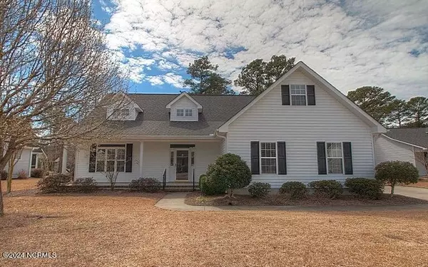 203 Slow LN, Morehead City, NC 28557