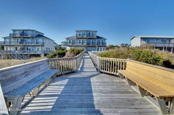 Emerald Isle, NC 28594,5215 Ocean DR #East