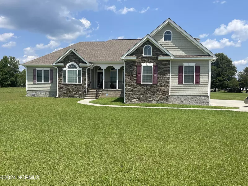 2889 Beddard RD, Grimesland, NC 27837