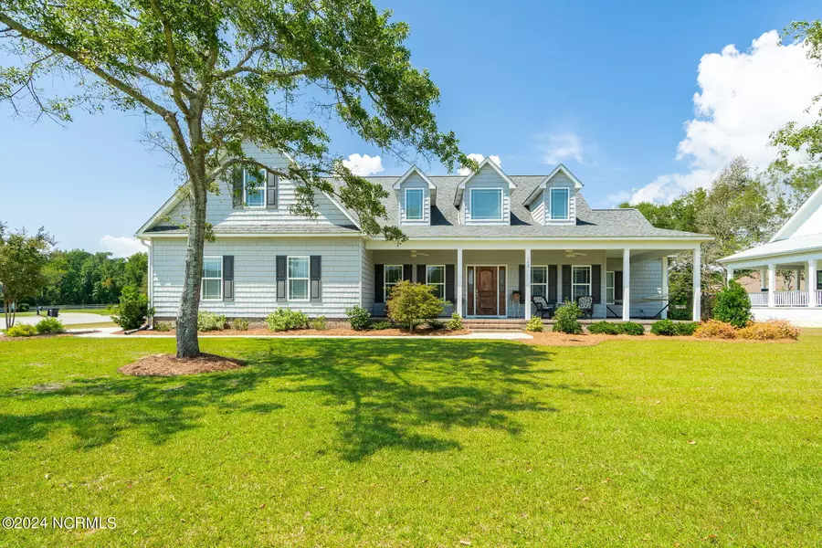 300 Angelfish CT, Newport, NC 28570