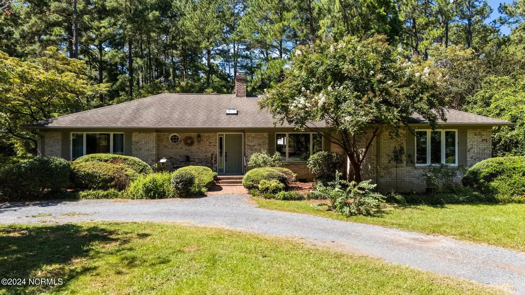 40 Bogie DR, Whispering Pines, NC 28327