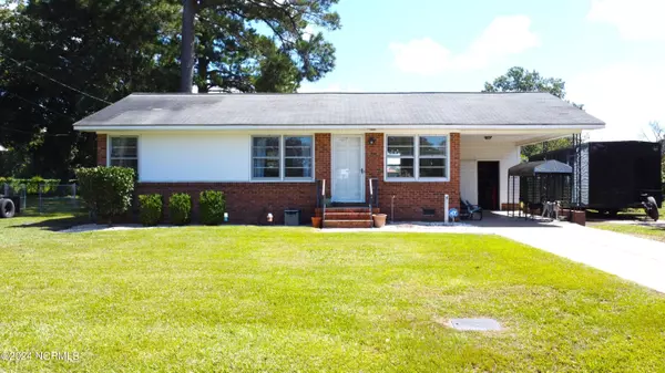 908 Holloman ST, Mount Olive, NC 28365