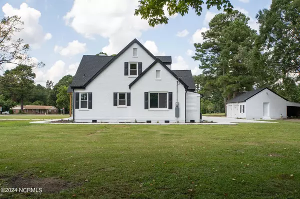 Roseboro, NC 28382,608 N East ST