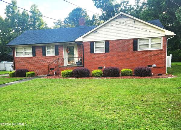 1502 Queens RD, Kinston, NC 28501