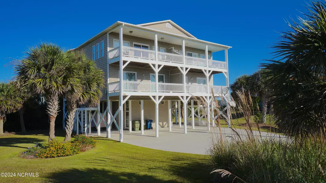 105 Inlet CT, Emerald Isle, NC 28594