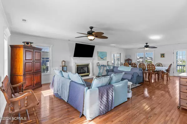 Holden Beach, NC 28462,122 Quinton ST