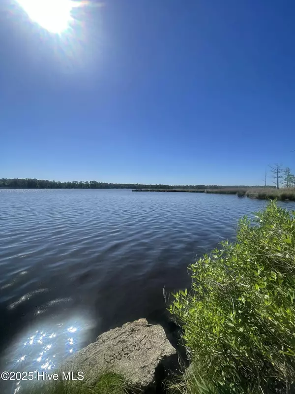 New Bern, NC 28560,927 Crooked Creek DR