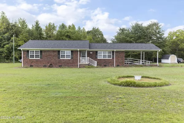 440 Carver Moore RD, Lake Waccamaw, NC 28450