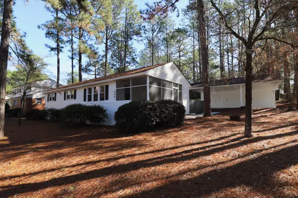 805 N Saylor ST, Southern Pines, NC 28387