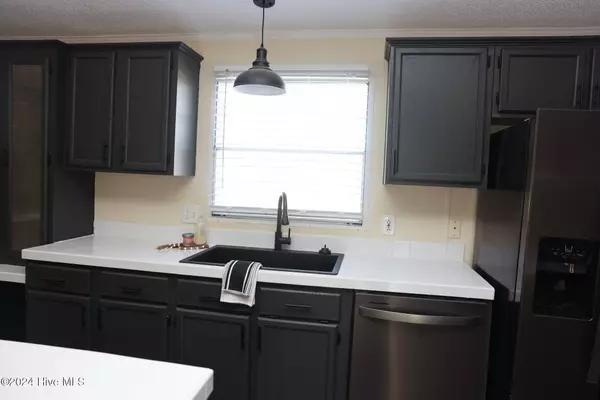 Hubert, NC 28539,307 N Winchester LN
