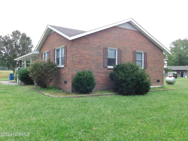 Creswell, NC 27928,950 Ambrose RD