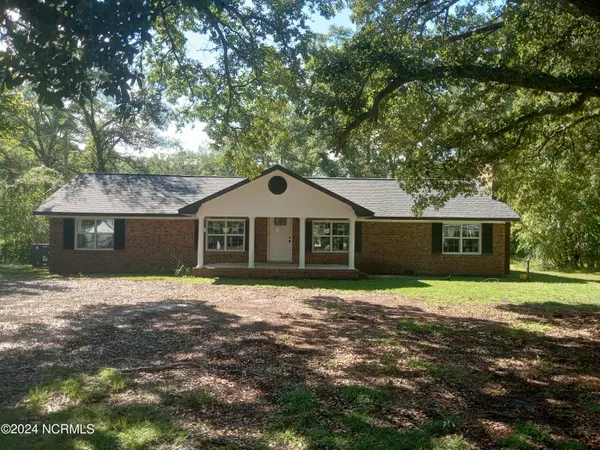 697 Crusoe Island RD, Whiteville, NC 28472