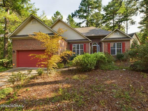 4 Pierce PL, Pinehurst, NC 28374