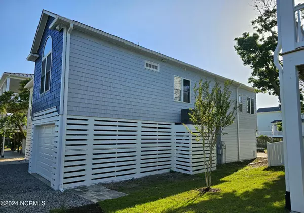 Oak Island, NC 28465,107 SE 71st ST