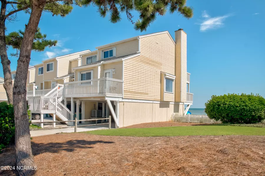 606 Pelican CT, Kure Beach, NC 28449