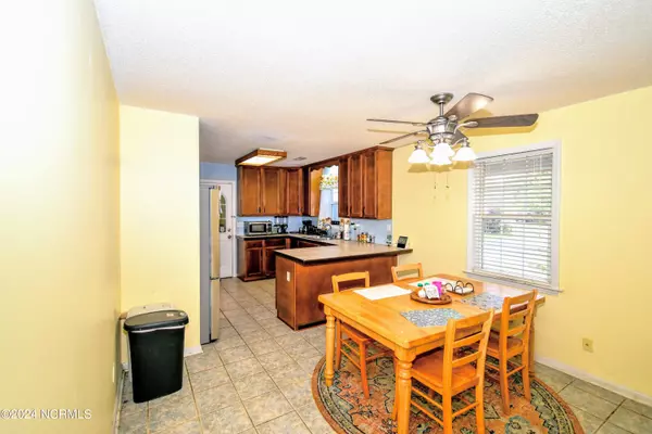 Hubert, NC 28539,122 Sussex LN