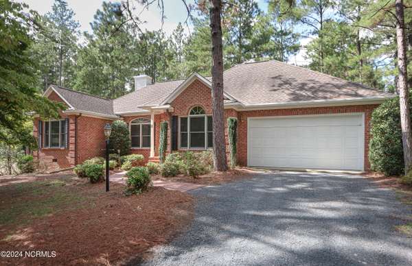 15 Cedar LN, Pinehurst, NC 28374