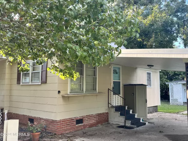 Whiteville, NC 28472,113 E Calhoun ST