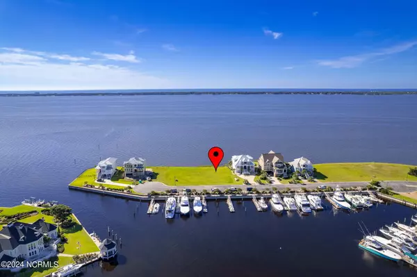 Morehead City, NC 28557,121 Lands End CT