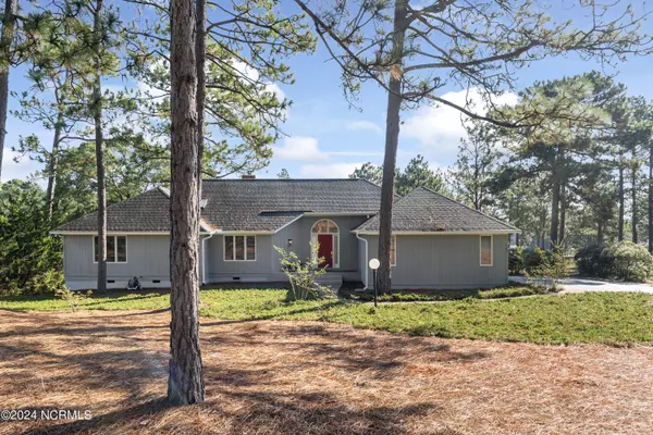 27 Deerwood CT, Pinehurst, NC 28374