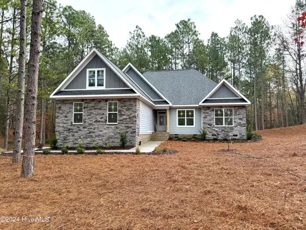 498 Longleaf DR, West End, NC 27376