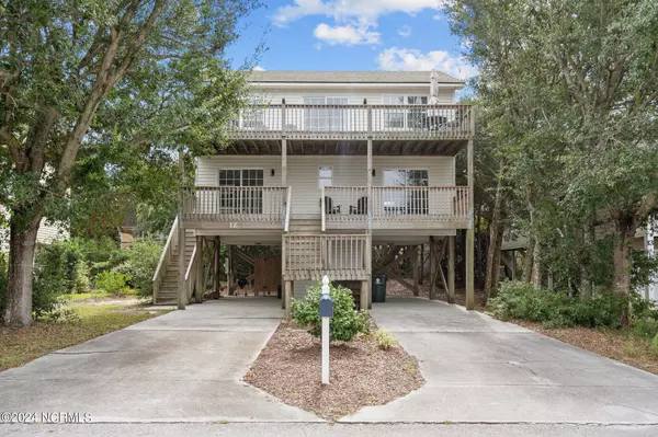 12 S Oak DR, Surf City, NC 28445