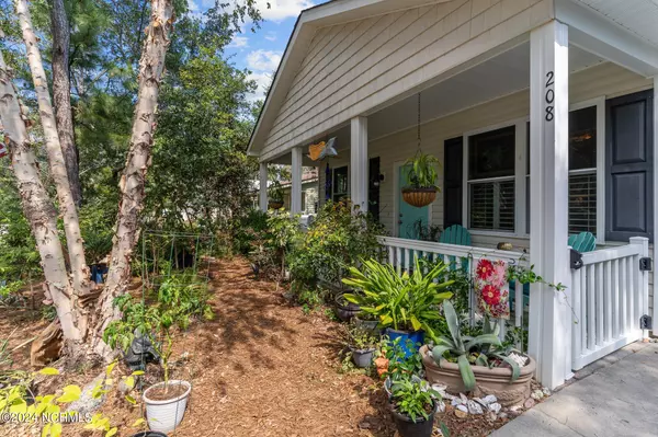 Oak Island, NC 28465,208 NE 39th ST