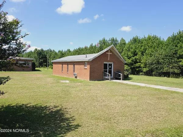 1814 Hickory Grove RD, Williamston, NC 27892