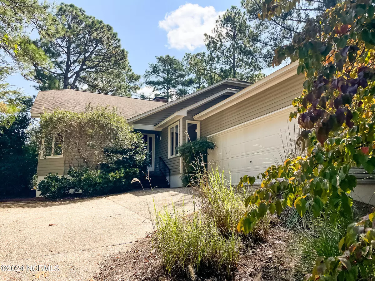 Pinehurst, NC 28374,920 Saint Andrews DR