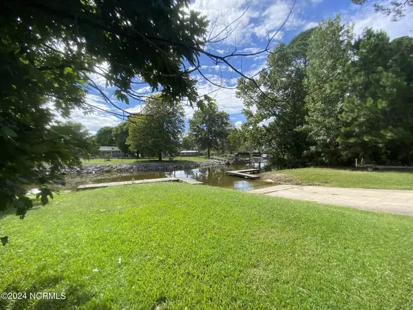 Elizabeth City, NC 27909,1208 Little River DR