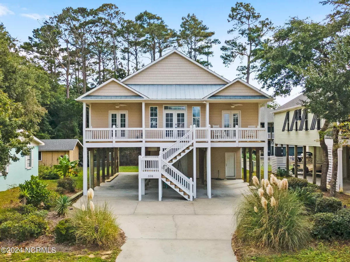 Oak Island, NC 28465,316 NE 49th ST