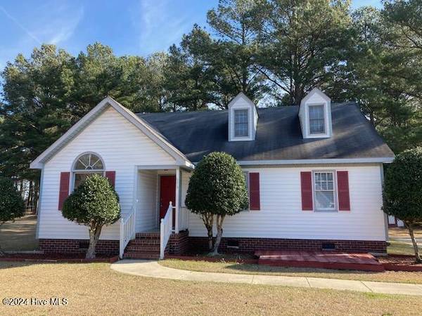 696 Fox Chase LN, Winterville, NC 28590