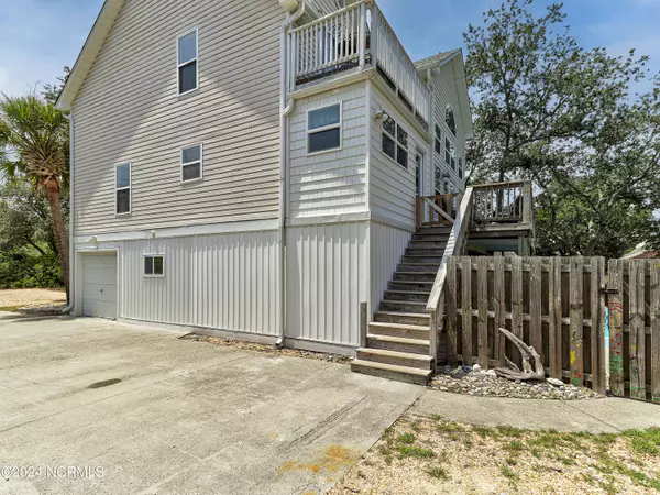 Carolina Beach, NC 28428,402 Tahiti CT