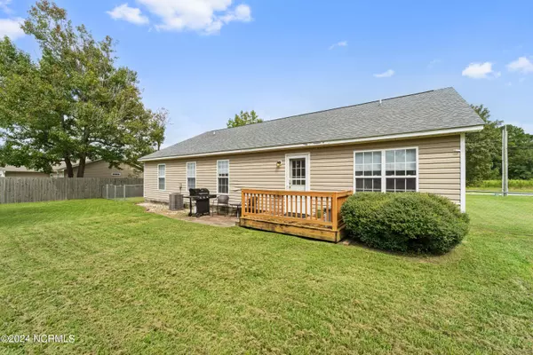 Hubert, NC 28539,111 Fodder DR