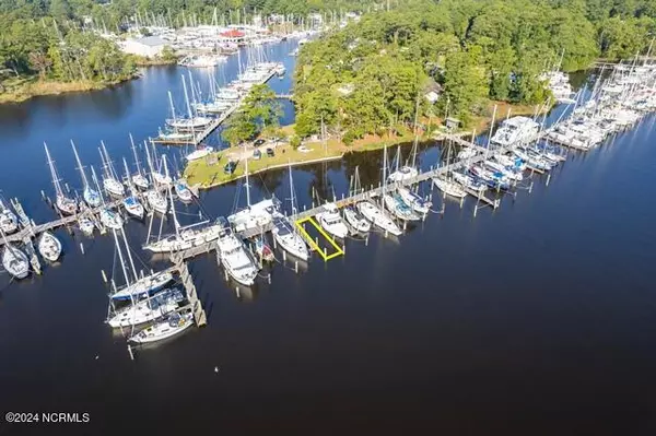 Oriental, NC 28571,414 Whittaker Point RD #E 5