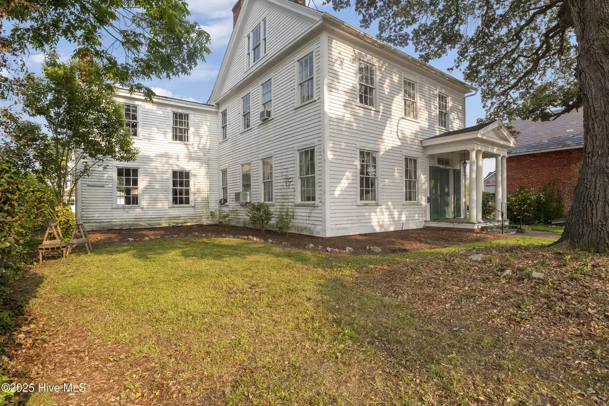 Elizabeth City, NC 27909,204 S Road ST