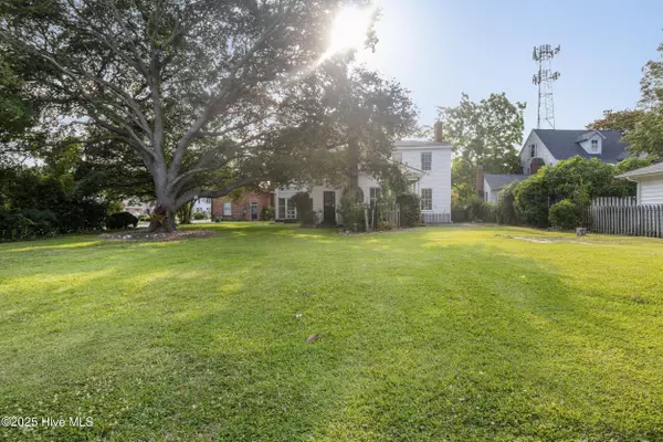 Elizabeth City, NC 27909,204 S Road ST