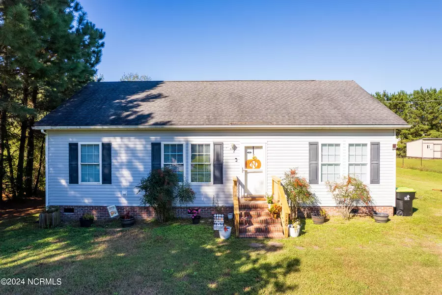 140 Lovers LN, Elizabeth City, NC 27909