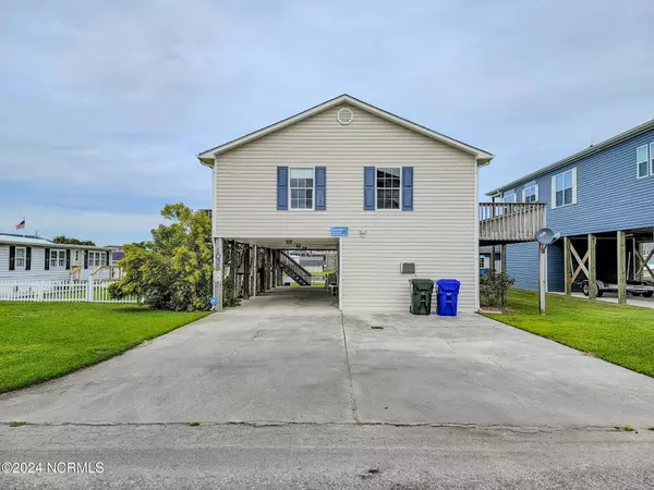 1038 1st ST, Surf City, NC 28445