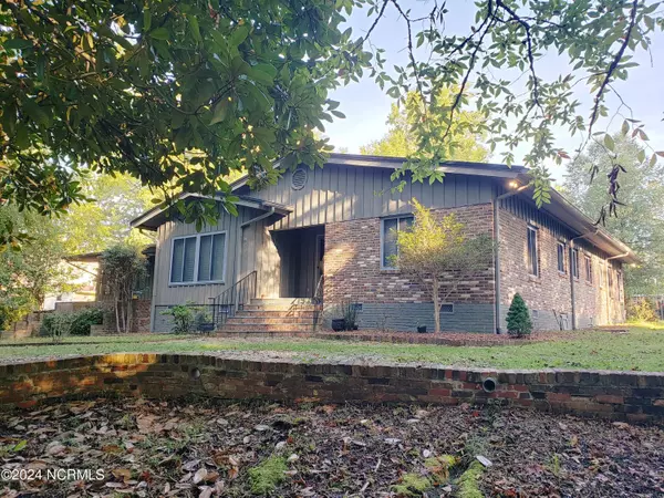 202 W Oliver ST, Whiteville, NC 28472