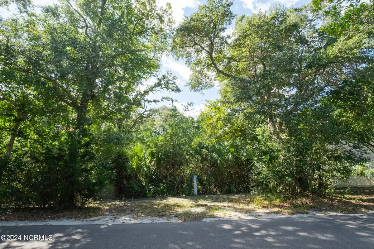 Bald Head Island, NC 28461,606 Kinnakeet WAY