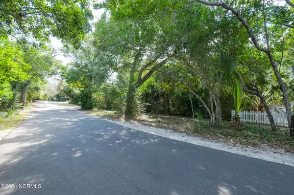 Bald Head Island, NC 28461,606 Kinnakeet WAY