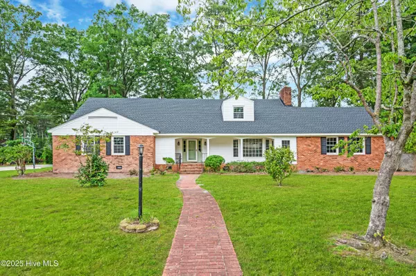 306 Granville DR, Greenville, NC 27858