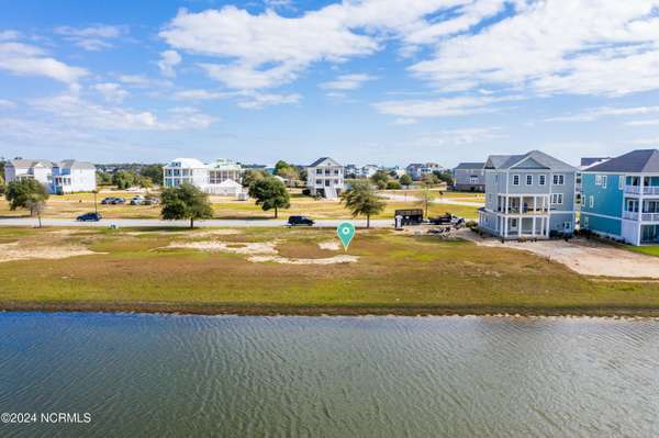 837 Cannonsgate DR, Newport, NC 28570