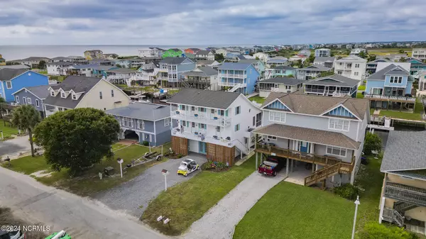 Holden Beach, NC 28462,121 Tuna DR