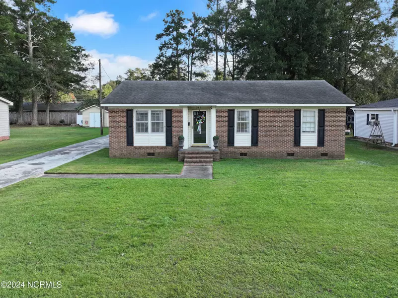 511 W Stevens ST, Wallace, NC 28466