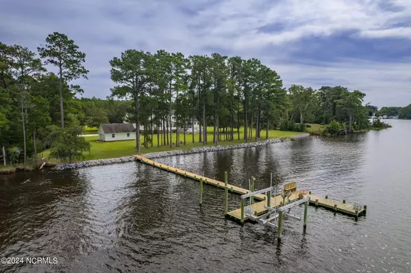 Beaufort, NC 28516,300 Carraway Mcintyre LN