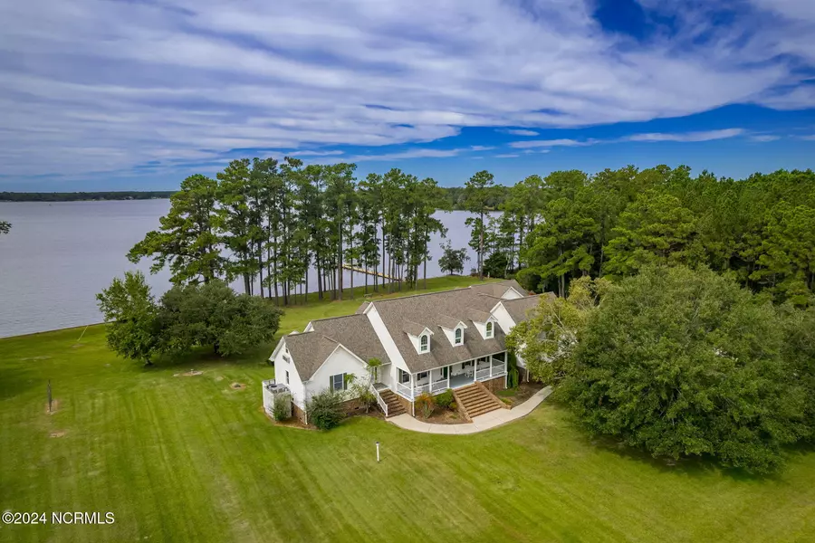 300 Carraway Mcintyre LN, Beaufort, NC 28516